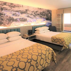 Two-Bedroom Suite 3 Queen Beds River View Non-Smoking